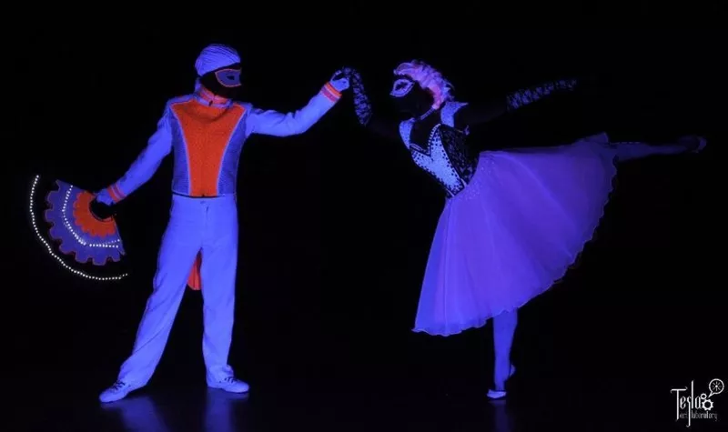 Световое шоу в ультрафиолете «Солдатик и Балерина» от TESLA Art Lab  6