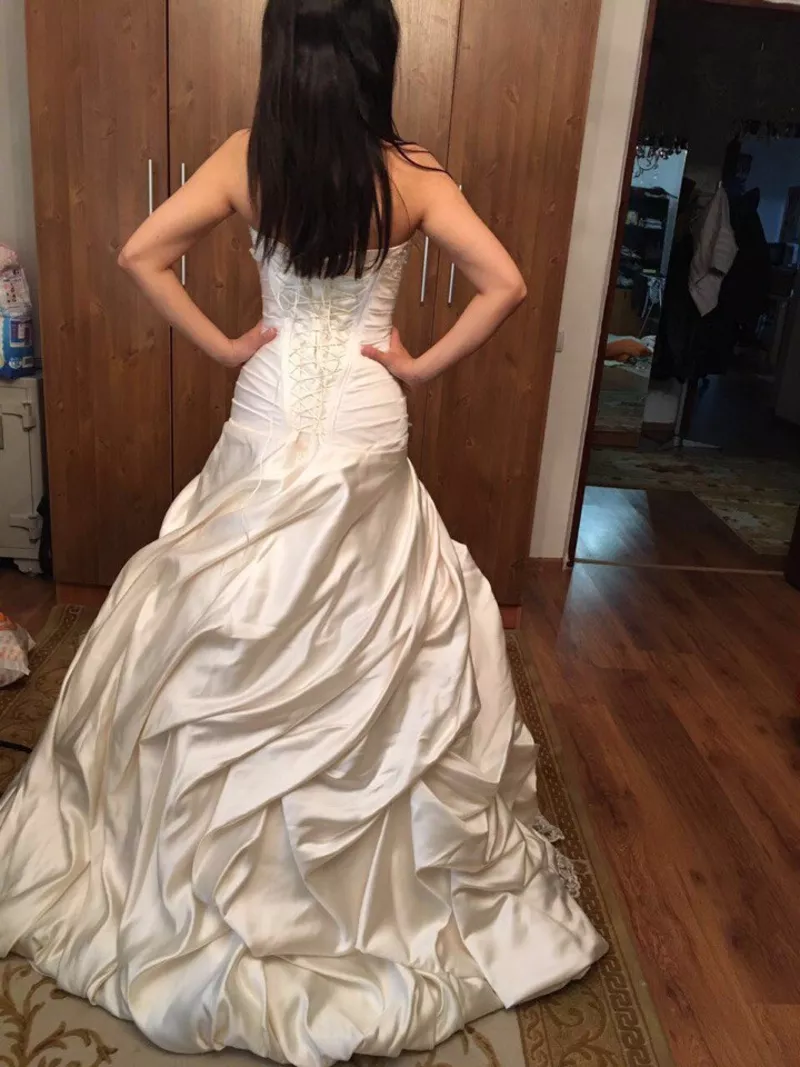 Совершенно новое свадебное платье с фатой