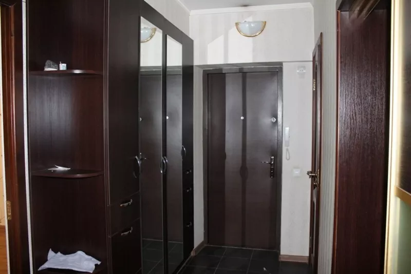 3-комнатная квартира,  проспект Гагарина — Жандосова  6