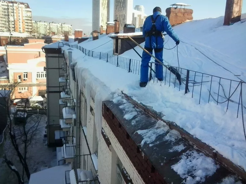 Очистка снега и наледи с крыши 3