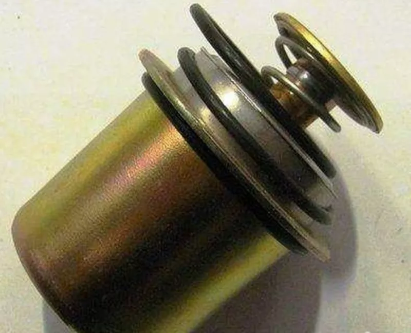 Термостат на экскаватор погрузчик Hyundai