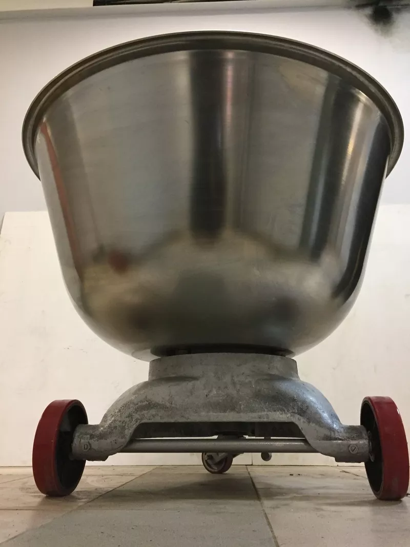 Дежи (Дежа 330 лит.) из нерж. стали,  чугунная литая каретка 4