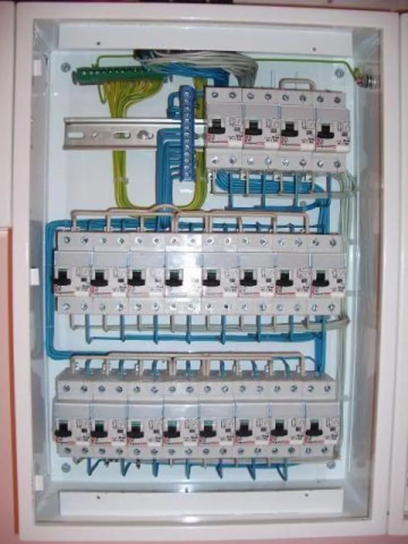 Электромонтаж квартир,  коттеджей,  офисов и других помещений.  3