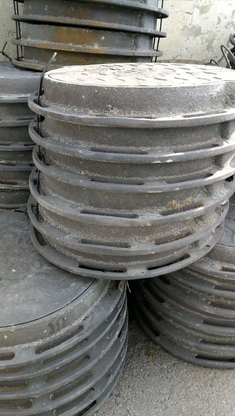 Люки чугунные канализационные Тип Т вес 90 кг нагрузка 25 тонн