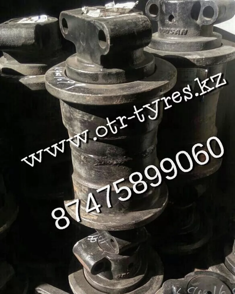 Опорный каток на экскаватор JCB 330 3