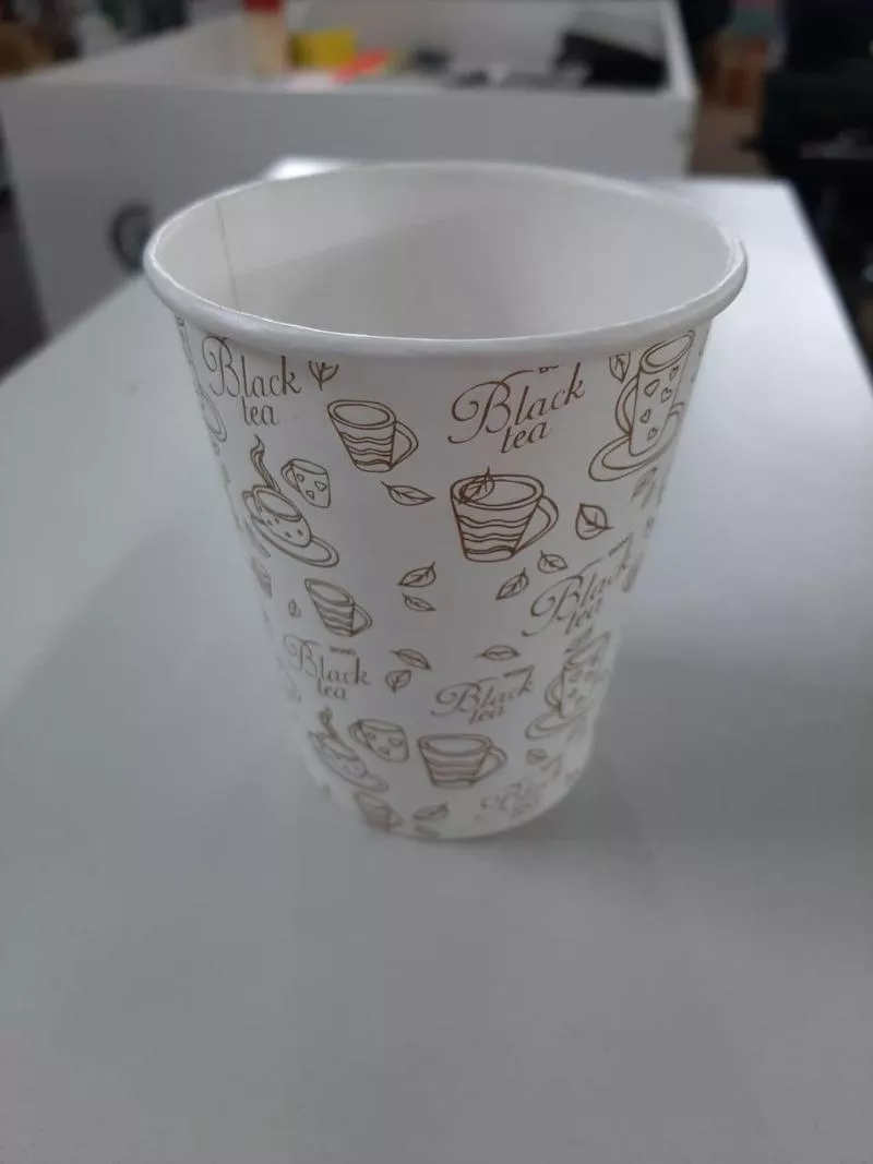 Одноразовые бумажные стаканы с наполнителем,  чай,  кофе