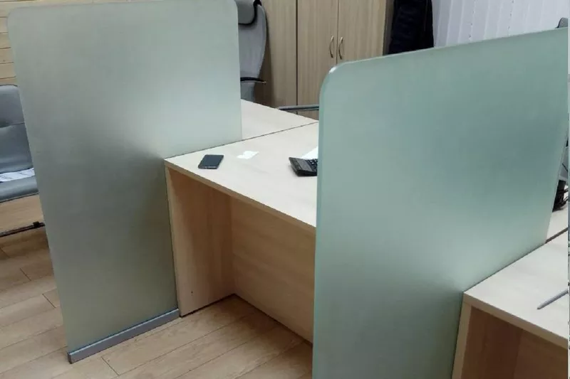 Экран для офисных столов-перегородка на стол