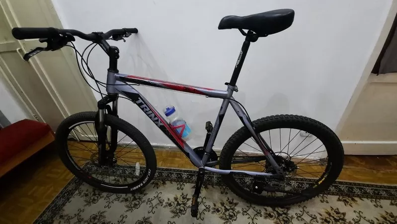 Продам горный велосипед TRINX K036 7