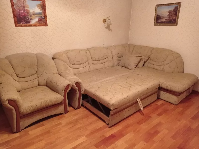 Продам угловой диван раздвижной трёх местный 2