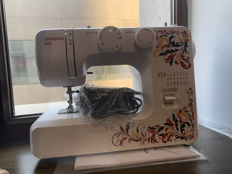Новая швейная машина Janome 2525 срочно продам