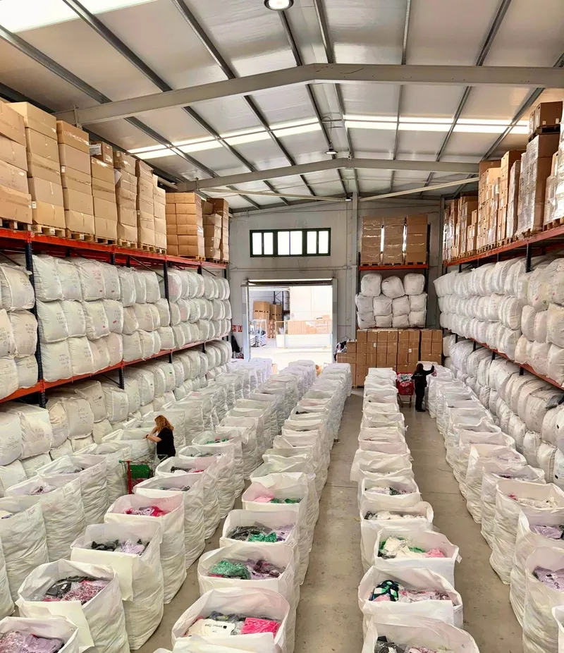  Компания Cosmos Textil - крупный дистрибьютор стоковой одежды, 