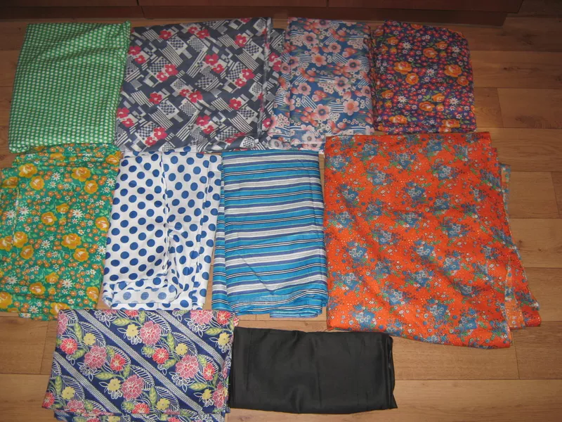 Продаю ткань - ситец, сделано в СССР. Отрезы разного размера.