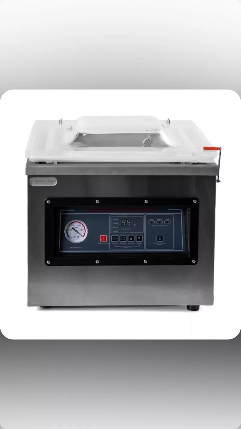 Вакуумный упаковщик Hualian DZ-400/2F используется на производственных