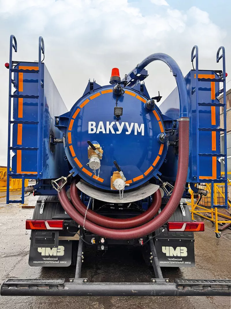 Автоцистерна вакуумная комбинир. авк-6-5 Shacman 3