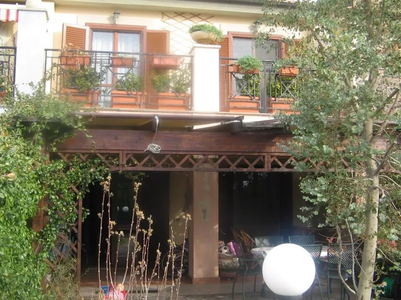 Вилла с садом в Marco Simone Golf Country Club на продажу или в аренду 3