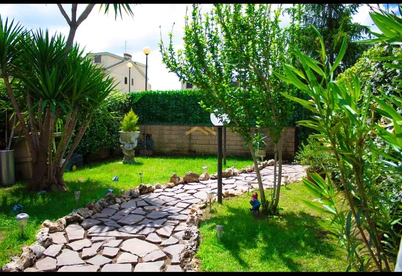 Вилла с садом в Marco Simone Golf Country Club на продажу или в аренду 4