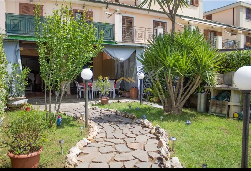 Вилла с садом в Marco Simone Golf Country Club на продажу или в аренду 5