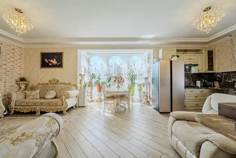  В срочной продаже Дом «Дыхание Барокко» . С ремонтом и мебелью. 7