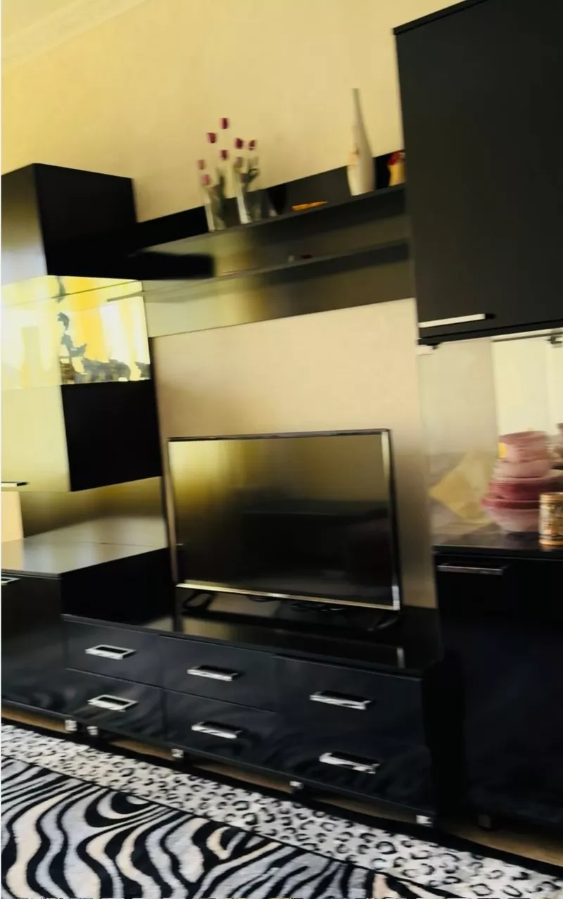 Продаю 1 квартиру  улучшенной планировки.