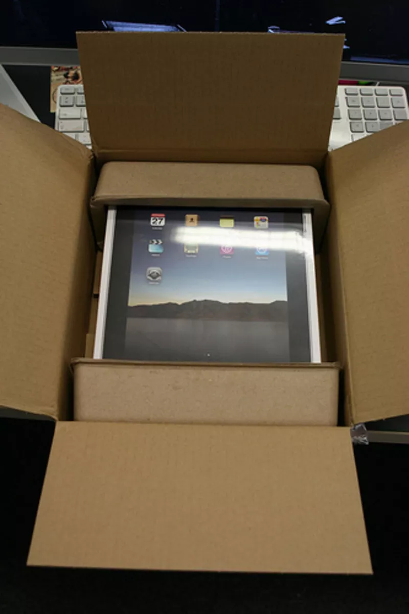 Apple iPad Tablet PC 64GB Wifi + 3G (Unlocked).....€600Euros