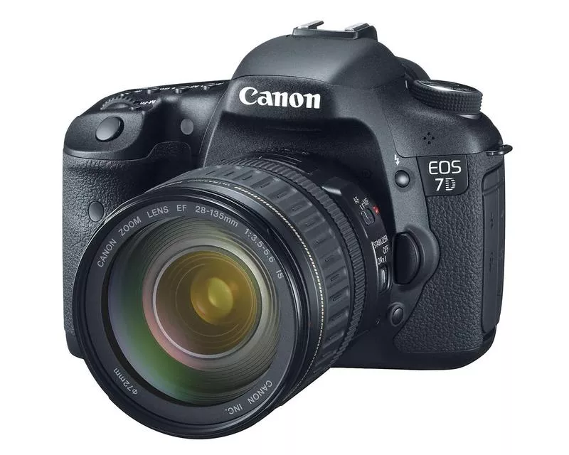 Canon EOS 7D Kit with EF 28-135 IS Lens