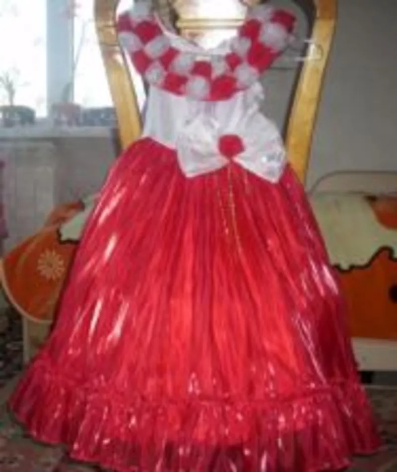 Нарядное платье для девочки 3-4 лет
